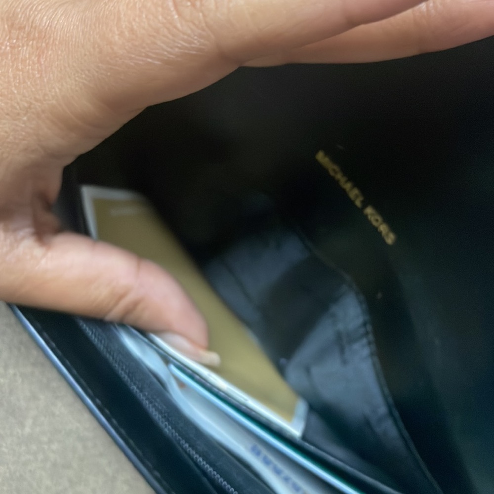 Michael Kors Sutton Wallet - Picture 9 of 11